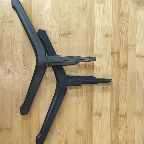 Samsung tv legs. Part number BN96 - Picture 1 of 6